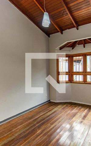 Casa à venda com 164m², 4 quartos e 4 vagas Casa à venda com 164m², 4 quartos e 4 vagasGabinete