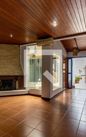 Casa à venda com 164m², 4 quartos e 4 vagas Casa à venda com 164m², 4 quartos e 4 vagasSala