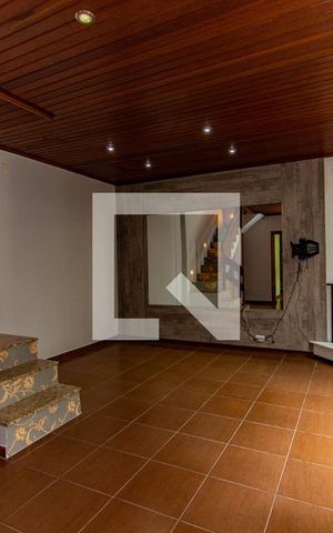 Casa à venda com 164m², 4 quartos e 4 vagas Casa à venda com 164m², 4 quartos e 4 vagasSala