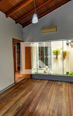 Casa à venda com 164m², 4 quartos e 4 vagas Casa à venda com 164m², 4 quartos e 4 vagasGabinete