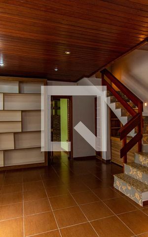 Casa à venda com 164m², 4 quartos e 4 vagas Casa à venda com 164m², 4 quartos e 4 vagasSala