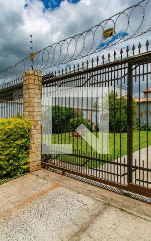 Casa à venda com 164m², 4 quartos e 4 vagas Casa à venda com 164m², 4 quartos e 4 vagasPortão
