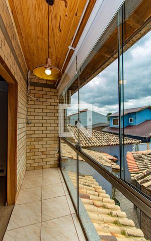 Casa à venda com 164m², 4 quartos e 4 vagas Casa à venda com 164m², 4 quartos e 4 vagasSacada