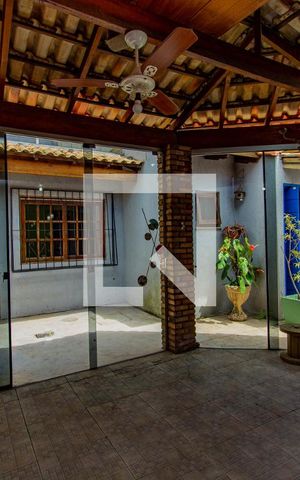 Casa à venda com 164m², 4 quartos e 4 vagas Casa à venda com 164m², 4 quartos e 4 vagasFogão a lenha