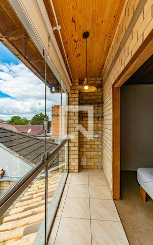 Casa à venda com 164m², 4 quartos e 4 vagas Casa à venda com 164m², 4 quartos e 4 vagasSacada