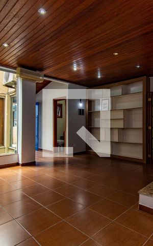 Casa à venda com 164m², 4 quartos e 4 vagas Casa à venda com 164m², 4 quartos e 4 vagasLareira