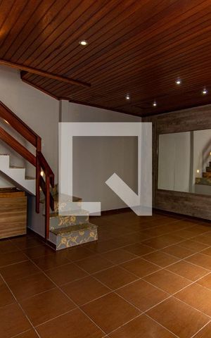 Casa à venda com 164m², 4 quartos e 4 vagas Casa à venda com 164m², 4 quartos e 4 vagasSala