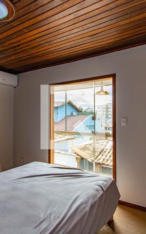 Casa à venda com 164m², 4 quartos e 4 vagas Casa à venda com 164m², 4 quartos e 4 vagasQuarto 1