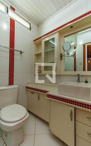 Casa à venda com 164m², 4 quartos e 4 vagas Casa à venda com 164m², 4 quartos e 4 vagasBanheiro