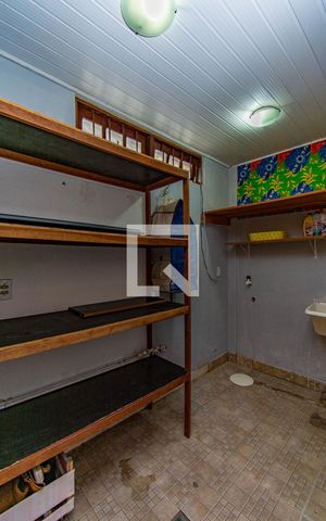 Casa à venda com 164m², 4 quartos e 4 vagas Casa à venda com 164m², 4 quartos e 4 vagasLavanderia