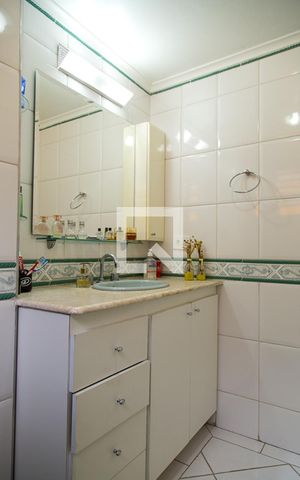 Casa à venda com 300m², 4 quartos e 4 vagasBanheiro da Suíte