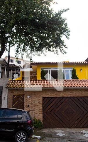 Casa à venda com 300m², 4 quartos e 4 vagasFachada