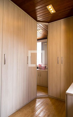 Casa à venda com 300m², 4 quartos e 4 vagasCloset