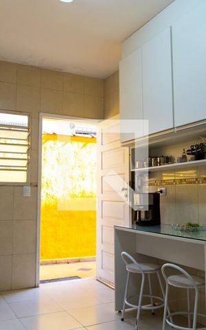 Casa à venda com 300m², 4 quartos e 4 vagasCozinha