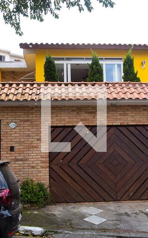Casa à venda com 300m², 4 quartos e 4 vagasFachada