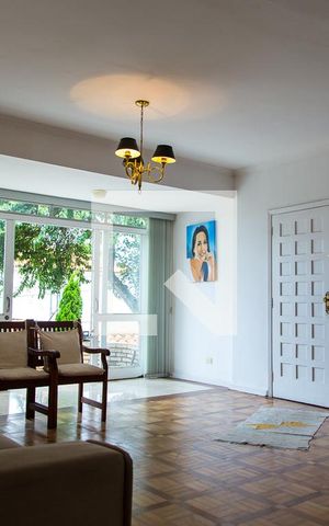 Casa à venda com 300m², 4 quartos e 4 vagasSala
