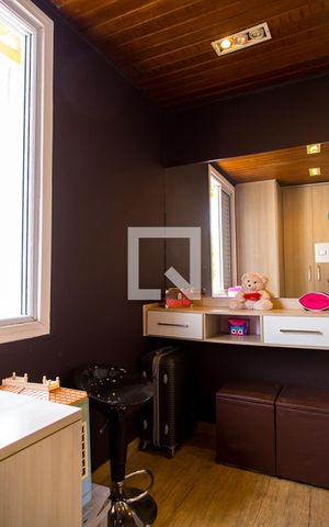 Casa à venda com 300m², 4 quartos e 4 vagasCloset