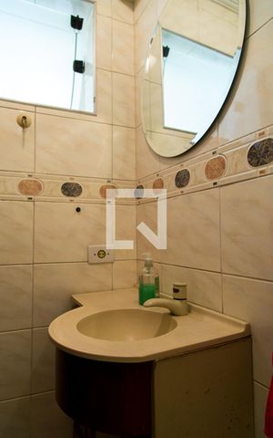 Casa à venda com 300m², 4 quartos e 4 vagasSauna - Banheiro