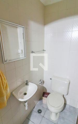 Casa à venda com 141m², 3 quartos e 2 vagas Casa à venda com 141m², 3 quartos e 2 vagasBanheiro Serviço