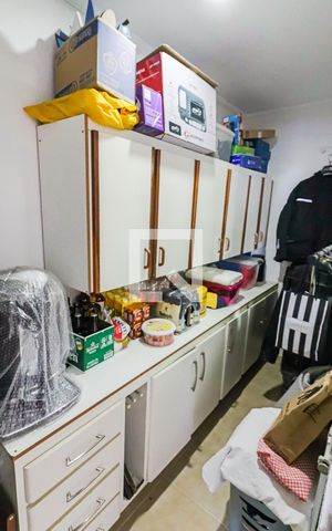 Casa à venda com 200m², 4 quartos e 4 vagas Casa à venda com 200m², 4 quartos e 4 vagasDispensa