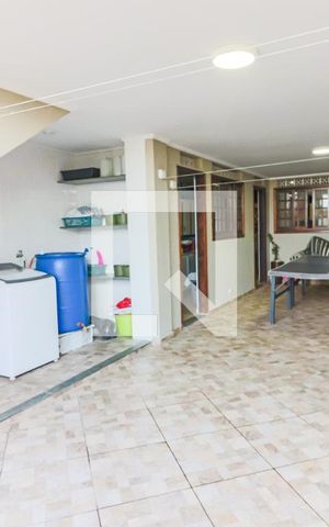 Casa à venda com 200m², 4 quartos e 4 vagas Casa à venda com 200m², 4 quartos e 4 vagasLavanderia / Churrasqueira