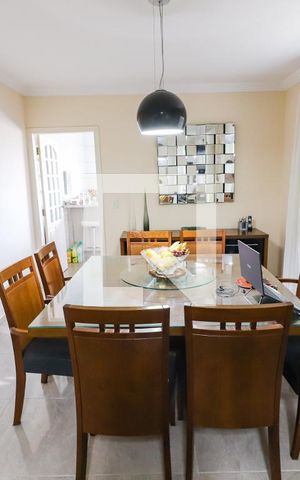 Casa à venda com 200m², 4 quartos e 4 vagas Casa à venda com 200m², 4 quartos e 4 vagasSala Estar / Jantar