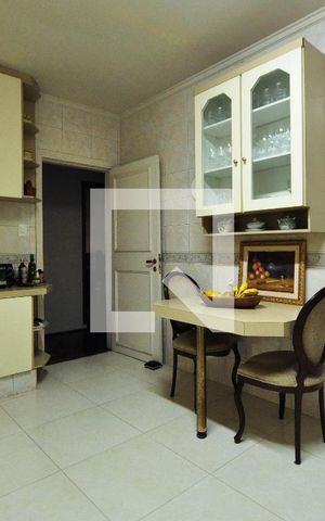 Apartamento à venda com 180m², 3 quartos e 2 vagas Apartamento à venda com 180m², 3 quartos e 2 vagasCozinha