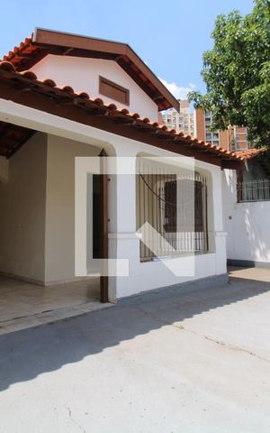 Casa à venda com 310m², 2 quartos e 2 vagasFachada