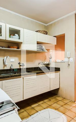 Apartamento para alugar com 152m², 4 quartos e 2 vagas Apartamento para alugar com 152m², 4 quartos e 2 vagasCozinha - Armários