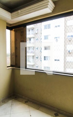 Apartamento à venda com 83m², 3 quartos e 1 vaga Apartamento à venda com 83m², 3 quartos e 1 vagaSacada fechada