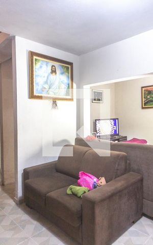 Casa à venda com 197m², 3 quartos e 3 vagas Casa à venda com 197m², 3 quartos e 3 vagasSala de estar