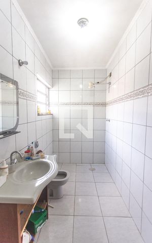 Casa à venda com 197m², 3 quartos e 3 vagas Casa à venda com 197m², 3 quartos e 3 vagasBanheiro suíte