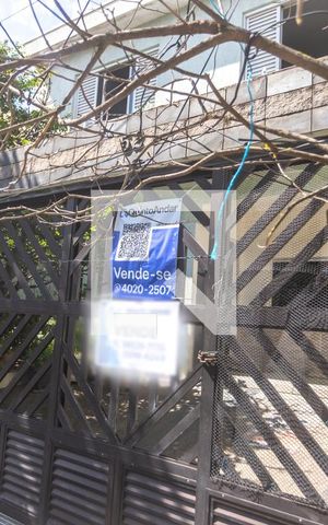 Casa à venda com 197m², 3 quartos e 3 vagas Casa à venda com 197m², 3 quartos e 3 vagasFachada