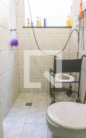 Casa à venda com 197m², 3 quartos e 3 vagas Casa à venda com 197m², 3 quartos e 3 vagasBanheiro social