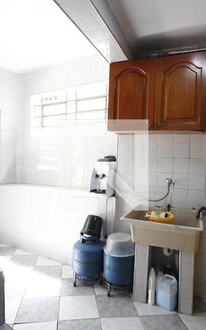 Casa à venda com 240m², 3 quartos e 2 vagasÁrea de Serviço