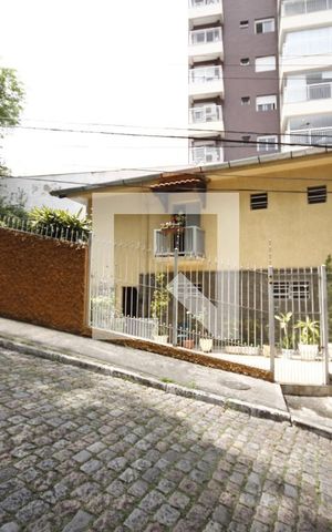 Casa à venda com 240m², 3 quartos e 2 vagasFachada