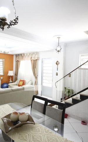 Casa à venda com 240m², 3 quartos e 2 vagasSala