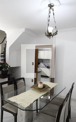 Casa à venda com 240m², 3 quartos e 2 vagasSala