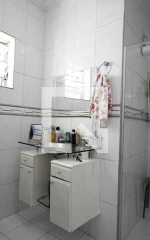 Casa à venda com 240m², 3 quartos e 2 vagasSuíte 2