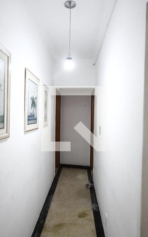 Casa à venda com 240m², 3 quartos e 2 vagasCorredor