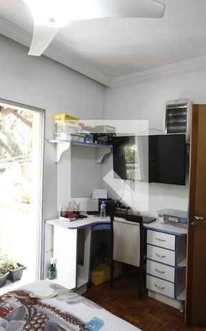 Casa à venda com 240m², 3 quartos e 2 vagasSuíte 2