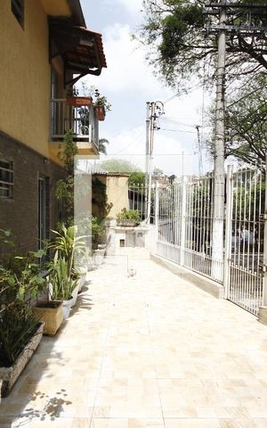 Casa à venda com 240m², 3 quartos e 2 vagasQuintal