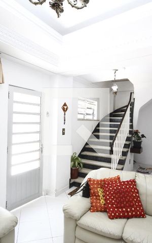 Casa à venda com 240m², 3 quartos e 2 vagasSala