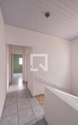 Casa para alugar com 80m², 2 quartos e 2 vagas Casa para alugar com 80m², 2 quartos e 2 vagasHall Quartos