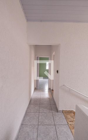 Casa para alugar com 80m², 2 quartos e 2 vagas Casa para alugar com 80m², 2 quartos e 2 vagasCorredor