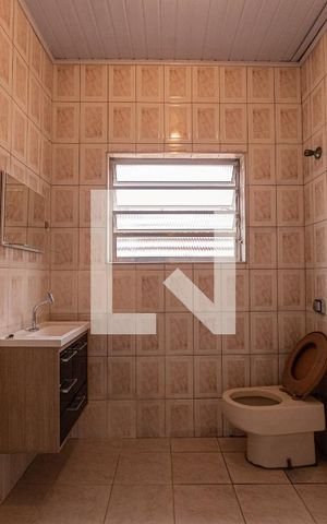 Casa para alugar com 80m², 2 quartos e 2 vagas Casa para alugar com 80m², 2 quartos e 2 vagasBanheiro Social