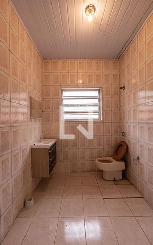 Casa para alugar com 80m², 2 quartos e 2 vagas Casa para alugar com 80m², 2 quartos e 2 vagasBanheiro Social
