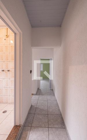 Casa para alugar com 80m², 2 quartos e 2 vagas Casa para alugar com 80m², 2 quartos e 2 vagasCorredor