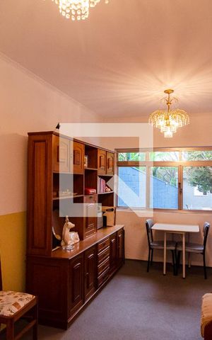 Casa à venda com 400m², 6 quartos e 3 vagas Casa à venda com 400m², 6 quartos e 3 vagasSala Casa 2