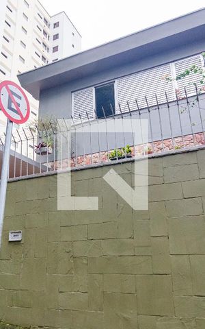 Casa à venda com 400m², 6 quartos e 3 vagas Casa à venda com 400m², 6 quartos e 3 vagasFachada